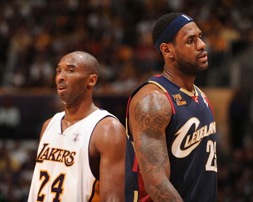 克罗斯谈皇马现状：不要总谈过去，我不需要别人说我想你（克罗斯谈皇马：专注当下，别总怀旧；我不需要别人对我说“想你”）