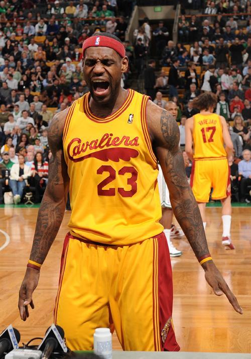 意甲半场：迈尼昂贡献神扑，AC米兰0-0拉齐奥（意甲半场战报：迈尼昂多次神扑救险，AC米兰0-0暂平拉齐奥）