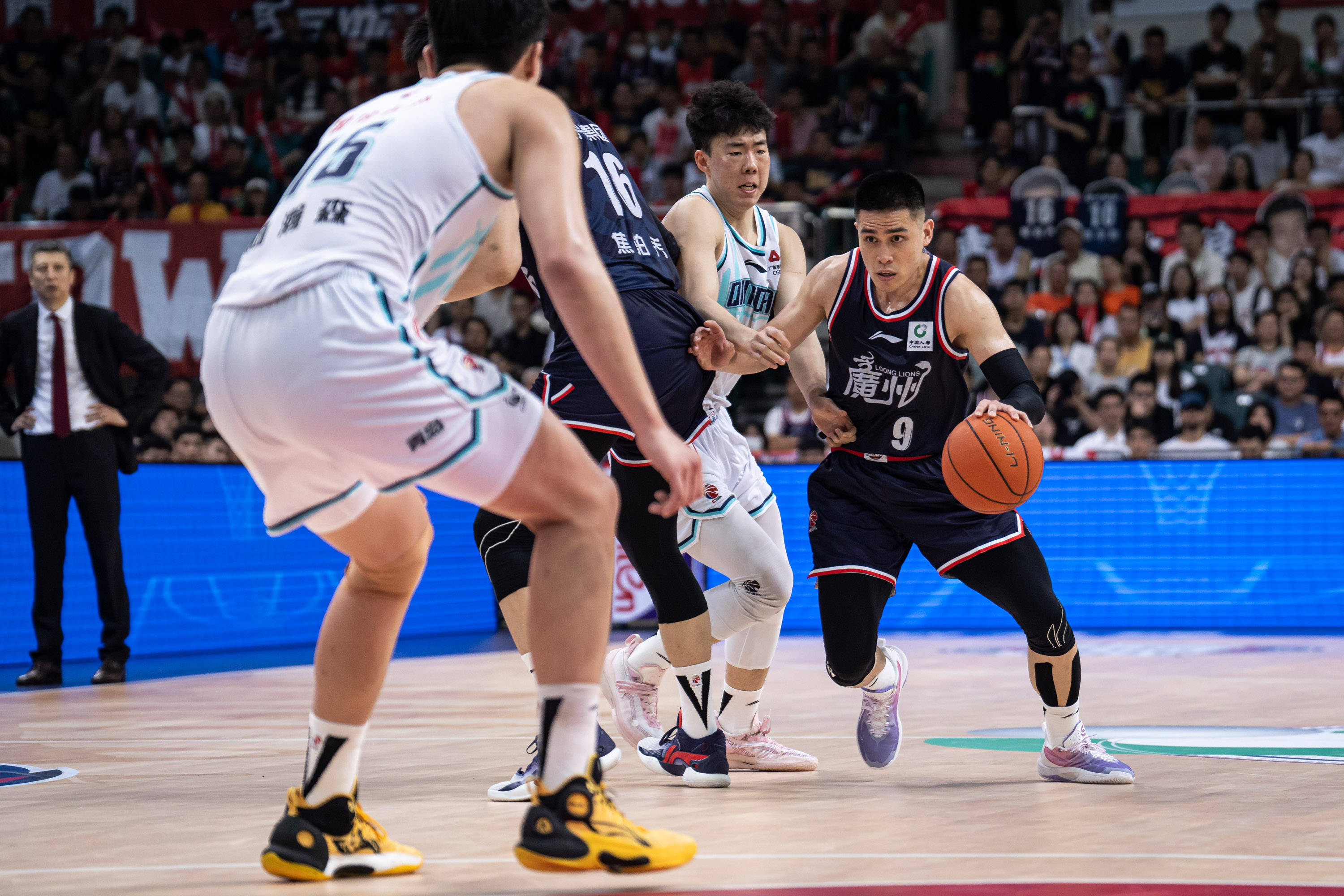 触球最少的人，决定了胜负（胜负由触球最少者定夺）