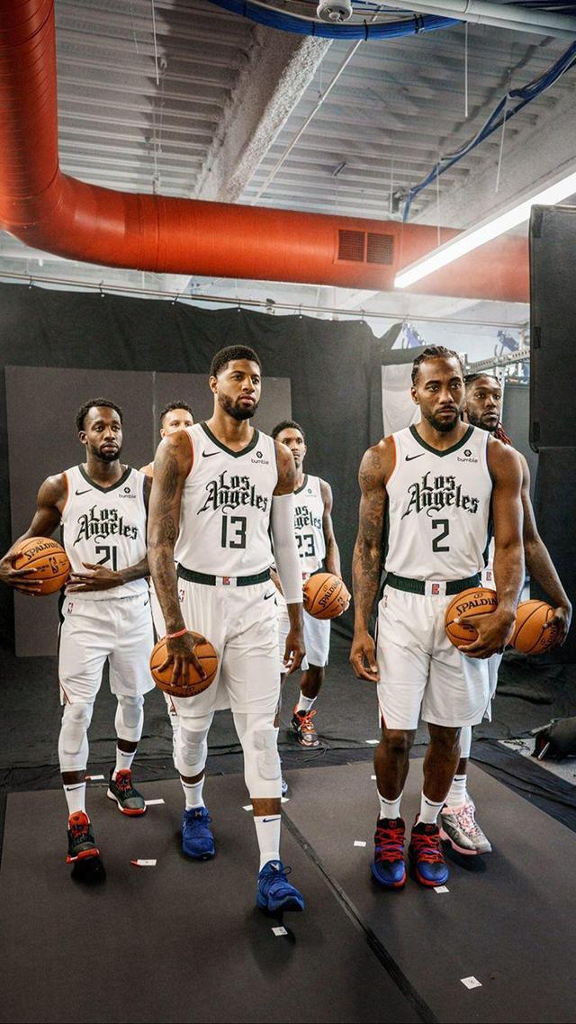 挑起进攻大旗！希罗首节超5成命中率得12分，热火5分领先（希罗手感火热：首节12分命中率超五成，热火领先5分）