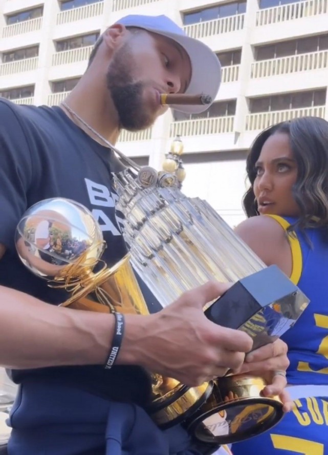 比埃尔霍夫：海外赛对足球发展有帮助，球迷可看到喜欢的球星（比埃尔霍夫：海外办赛助力足球发展，球迷更易见到心仪球星）